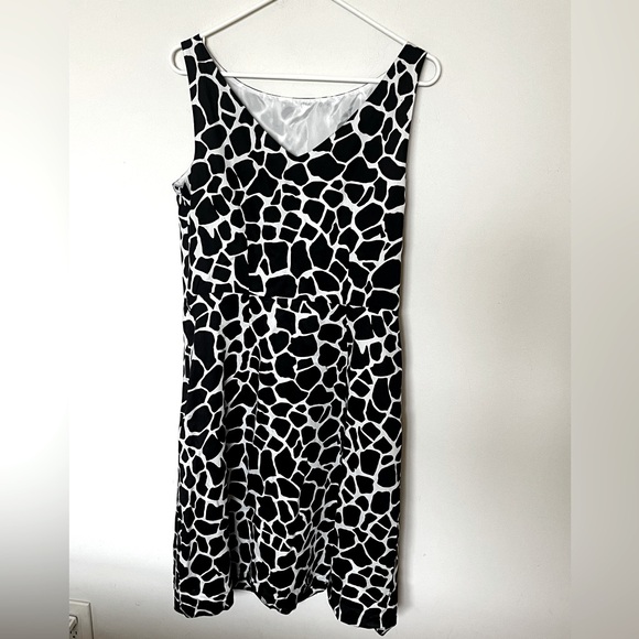Ann Taylor Black & White Sleeveless Dress size 10 - Picture 8 of 9